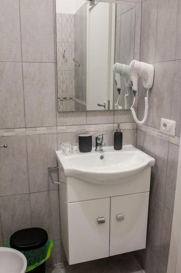 Il Salotto Di Chiaia Hotel Наполи Екстериор снимка